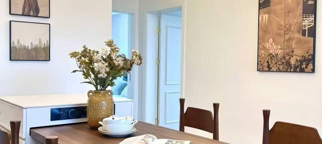 3-bedroom apartment easy walk to Yuyuan Garden, the Bund and Nanjing Road