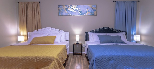 4-King-Beds Bungalow Modern ~ Stylish Home North Austin~Minutes to Downtown