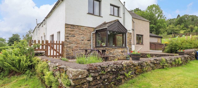 ADDYLEA COTTAGE, pet friendly, with a garden in Windermere