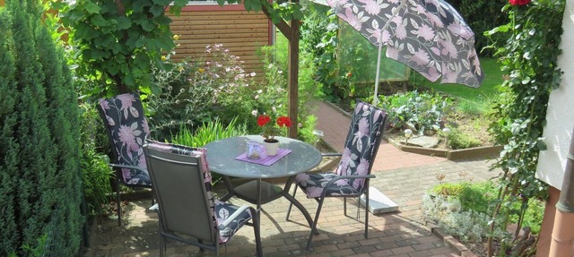 Apartment with outdoor seating under the vines | 3 *** stars