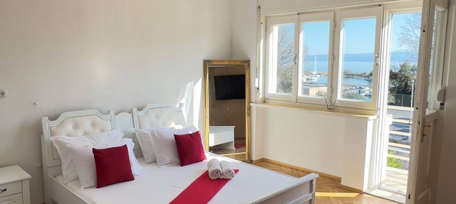 Villa de playa con vista al mar,piscina y jardín tropical,cerca del centro Split