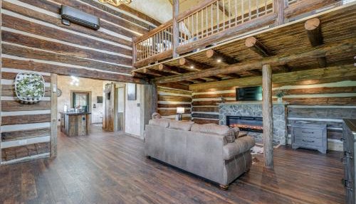Bedford Cabin w/Porch, 5 Mi to Historic District!