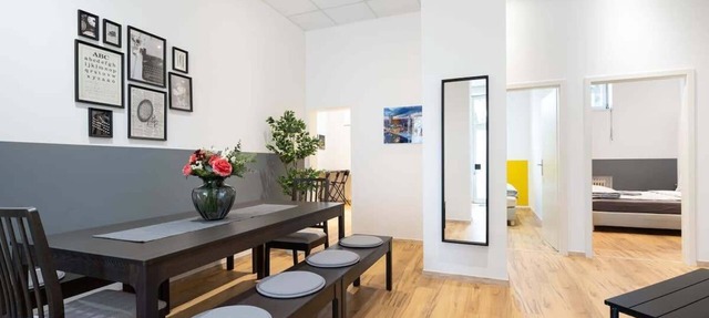 Big Central Apartment near Rotkreuzplatz with 3 BR for 12 PAX