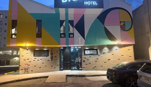 BIG little Hotel