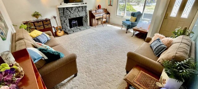 Bright 3-Bedroom Bend Retreat with AC, Large Yard Near Downtown and Old Mill