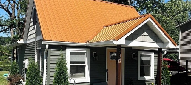 Bungalow on the water offers a canoe, paddle boards, paddle boat, fishing gear.