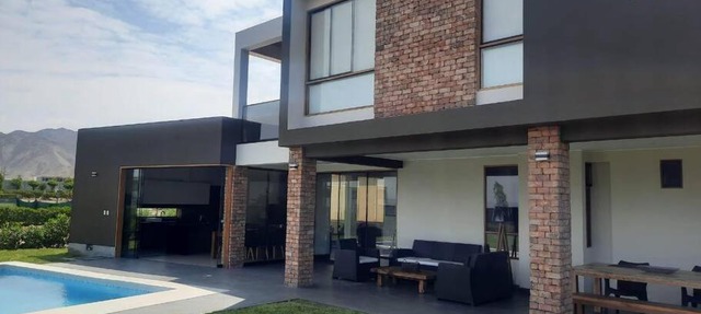 Casa de estreno en condominio de Asia