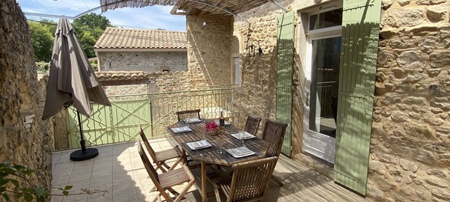 Charming house 500 m from the river with terrace and courtyard.