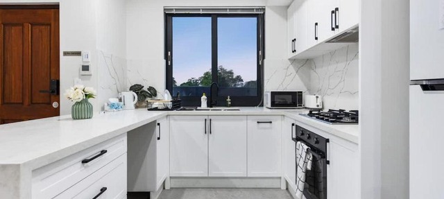 Corporate Entire House 2Walk to Curtin University