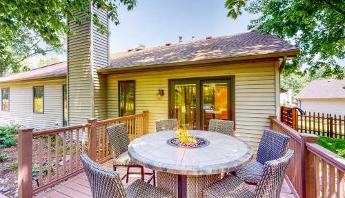 Dog-Friendly Yard! Family Retreat in Fort Wayne