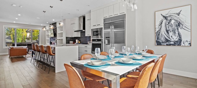 Downtown Luxury with Amazing Kitchen & jetted tub!