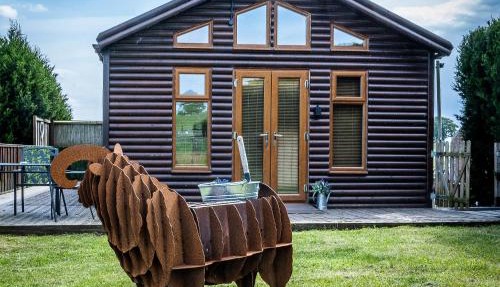 FAIRVIEW FARM Holiday Accommodation 14 Luxury Lodges,Cabins,Dog Friendly,Hot Tub Hire,Couples, Families,Hen Do,Brides,Bridesmaids,Wedding Guests,Retreat,Sleeps 2-70 in Ravenshead,Nottingham near Sherwood Forest,Games Rooms