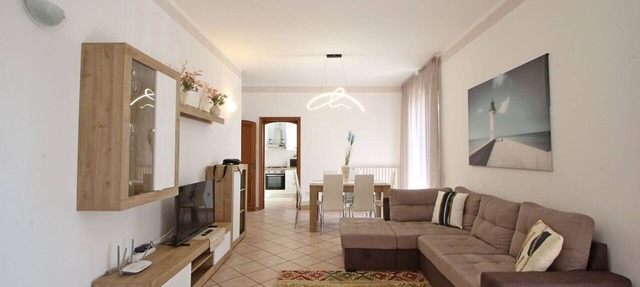 City / Village Apartment en Marina Di Massa con 3 habitaciones, capacidad 5