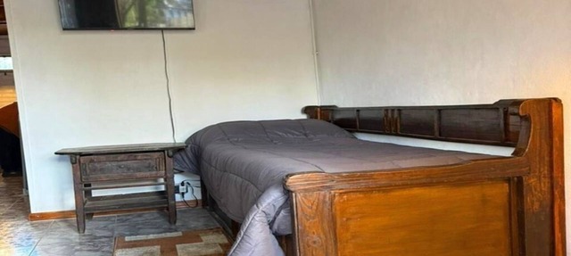 Fully equipped, detached cabin; free parking; heated; quiet neighborhood.