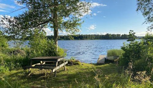 Fully equipped country house with lake location