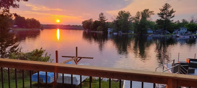Fully renovated luxury waterfront cottage