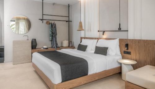 Hospi Living Stalis Beachfront Suites with Heated Jacuzzi