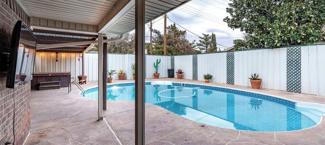 "It's a Peaceful, Easy Feeling" Pool/Hot Tub, 3 BD/2Ba, TTU is 4 miles
