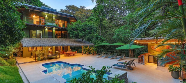 Jungle Roost, una casa de 4 pisos bellamente decorada cerca de la playa