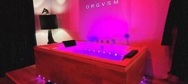 L'everbliss - Erotic suite with Jacuzzi