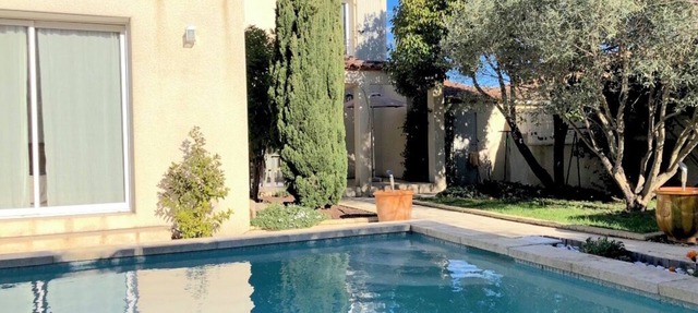 Lovely air-conditioned T4 villa ideally located