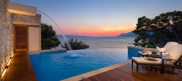 Luxury Beachfront Villa Brela Pride -Heated Pool