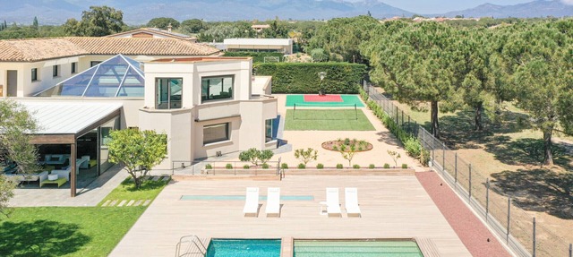 Majordoms Golf Peralada – Villa de Lujo con Piscinas y Entretenimiento
