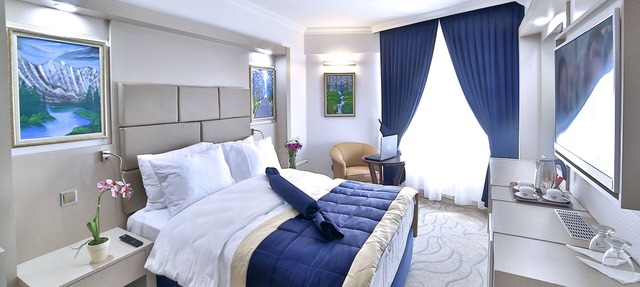Marathon Hotel