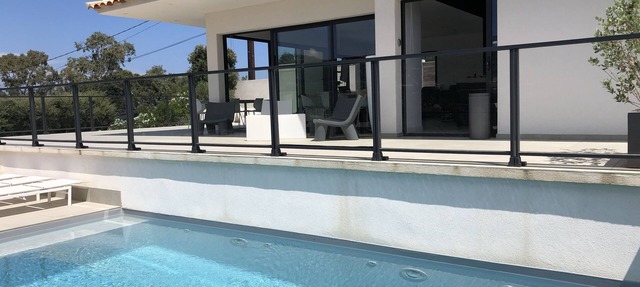 MODERN VILLA PORTO VECCHIO ACONDICIONADO PISCINA AL MAR / MONTAÑA