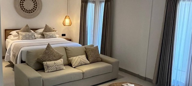 New peaceful 4 master bdrm suites villa, Legian
