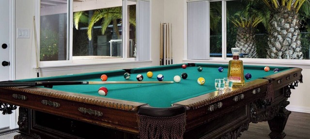 Orchard Oasis: Pool Table|King Beds|En Suite Baths|Garage & Driveway Parking