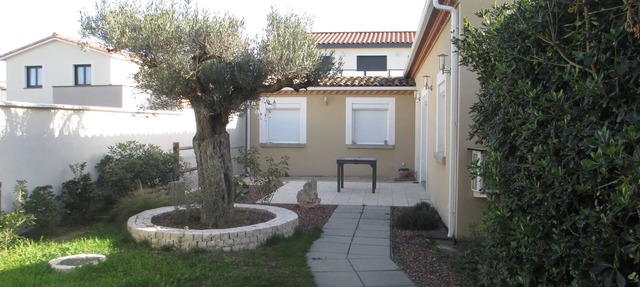 Peaceful property 15 minutes from Lac du Salagou