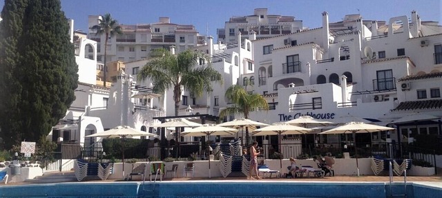Pueblo Evita apartamento con vistas al mar, preciosa zona de la piscina en Benalmádena, cerca de la playa!