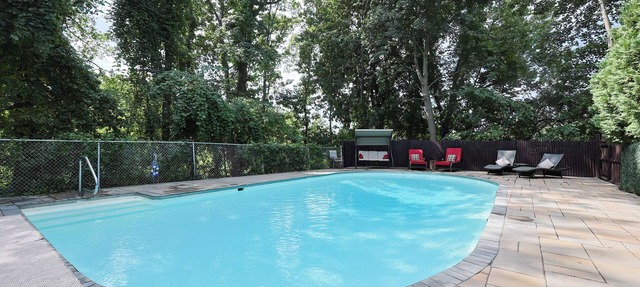 Quiet, upscale Boston Suburb stay-fast access to Boston hub & hospitals STR25-22