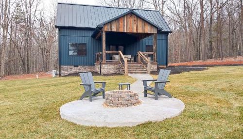 Serene Couple's Getaway w/Mtn Views in Bedford!