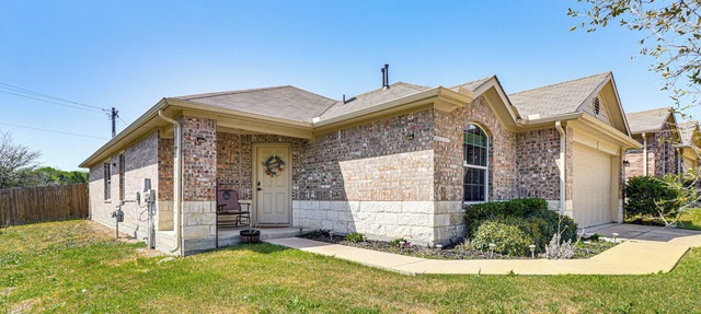 Shop, Dine & Unwind: Pet-Friendly Home in Austin!