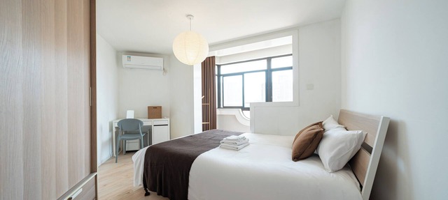 Spacious 6-bedroom apartment in Shanghai