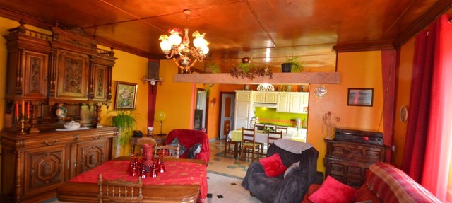 Spacious house, centrally located for excursions.