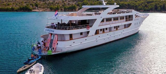 Aventura en barco bajo el sol de Split (Croacia)