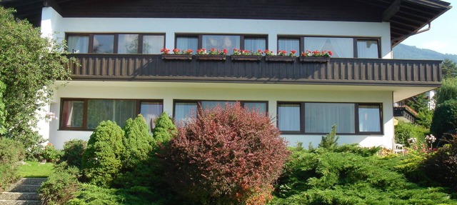 Sunny holiday home with a beautiful garden and terrace