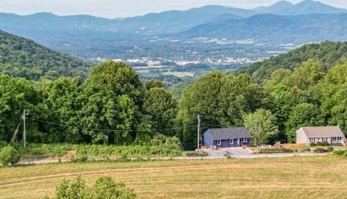 The Getaway Lodge in the Blue Ridge Mountains near Roanoke & Bedford