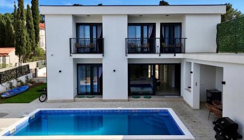 White Villa, Brac