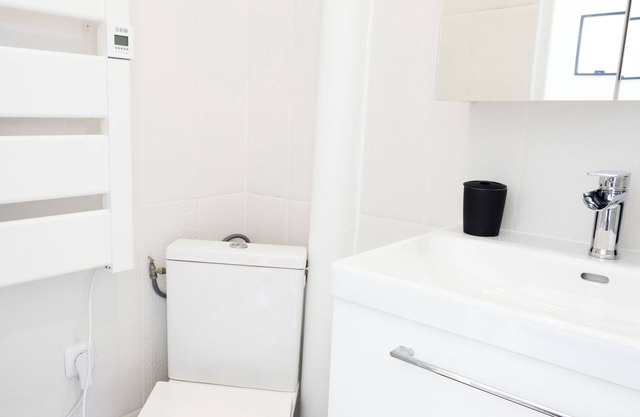 Apartment 450 m from RER C station and 3 km from the airport