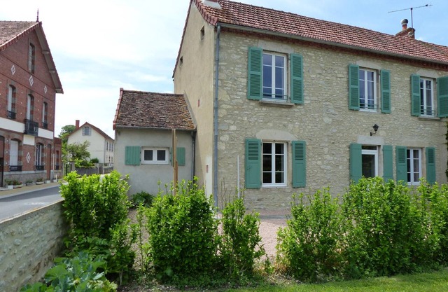 Encantadora casa rural en Saint-Bonnet-de-Rochefort con jardín privado