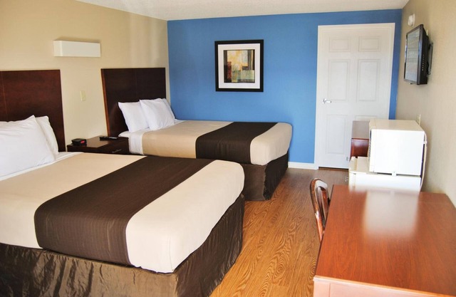Group-Friendly Room Near Wheeling Island Racetrack | Free Breakfast & Parking