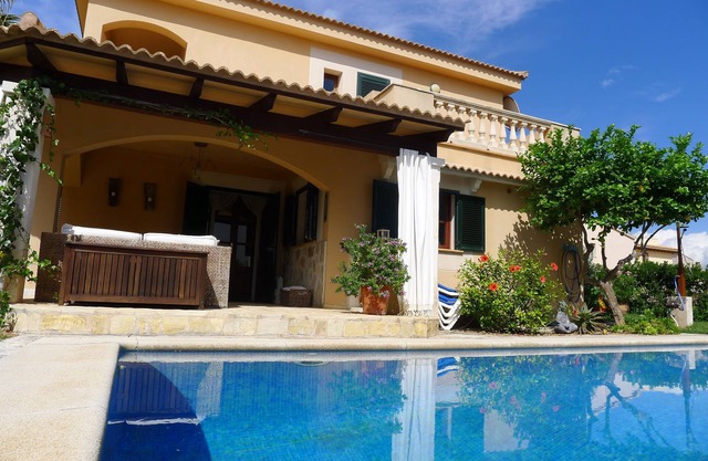 Casa de ensueño de estilo mallorquín: 3 habitaciones dobles, 2 baños, 3 terrazas, piscina, parrilla, ...