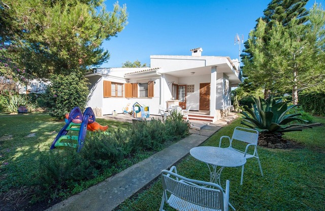 MILOCA - Chalet con jardín privado en Playa de Muro. Wifi gratis.