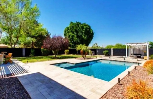 Stunning Heated Pool +Game Room +Great Location