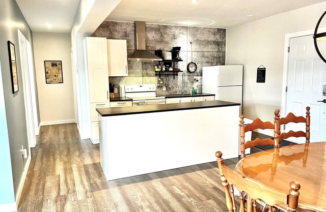 Acogedor y nuevo condominio en el corazón del pueblo de Sutton