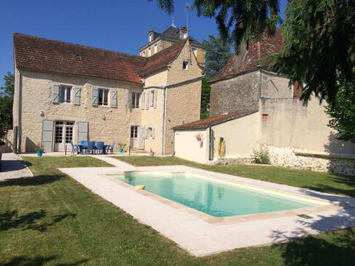 Villa charmante à Montfaucon avec piscine privée